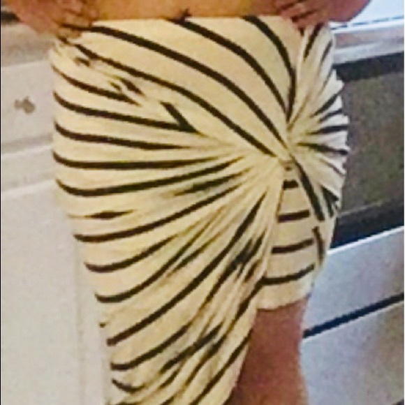 NWT Charlotte Russe Asymmetrical Navy Stripe Skirt - Picture 2 of 3